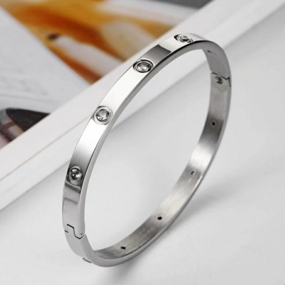 Jewelry - *NEW Silver Round Diamond Bangle Bracelet